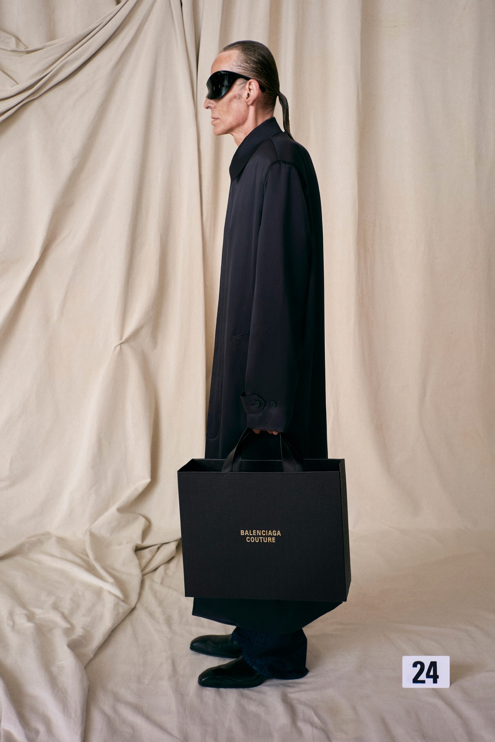 black cotton long-sleeve collared relaxed straight-leg coat