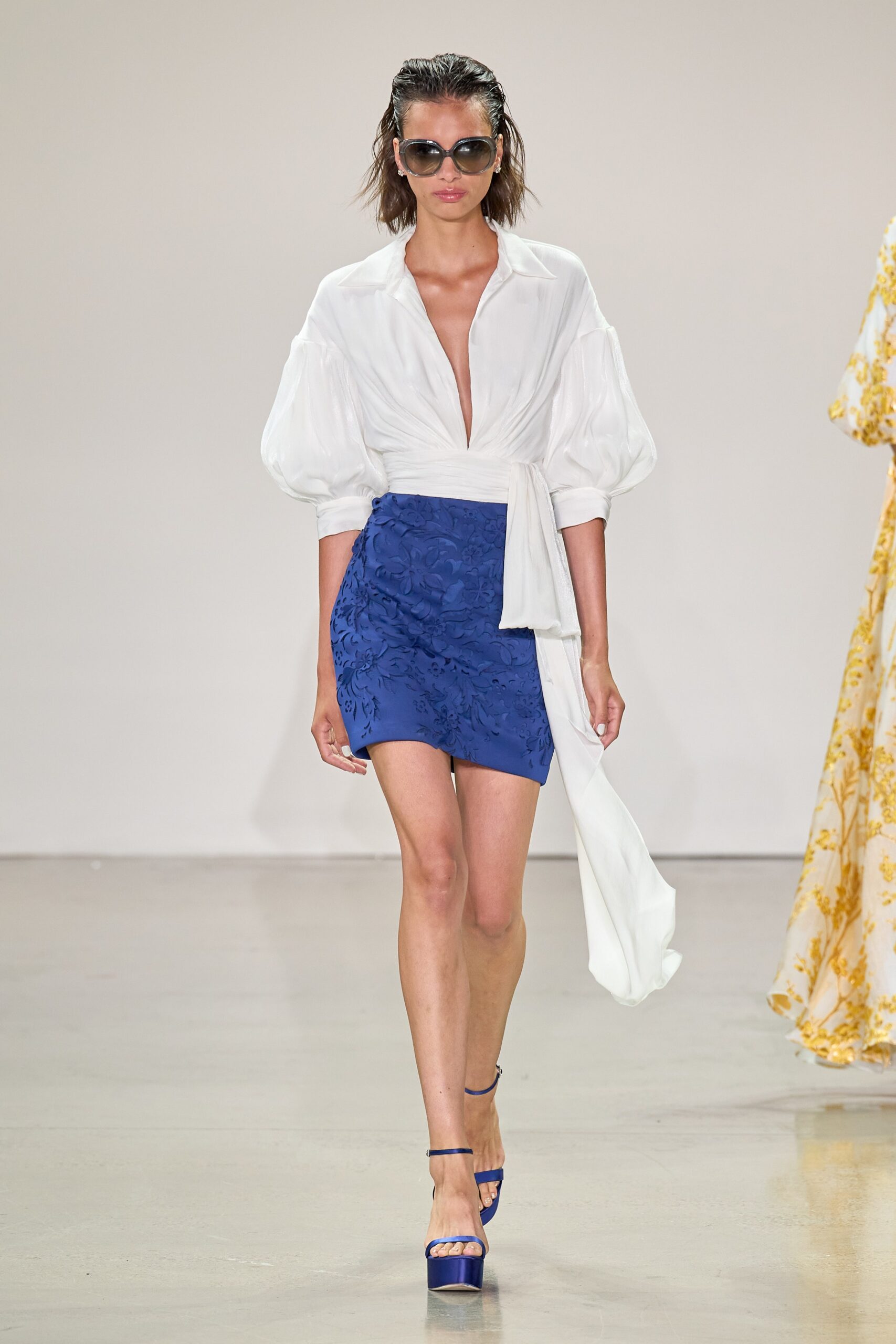 blue silk fitted embroidered mini skirt