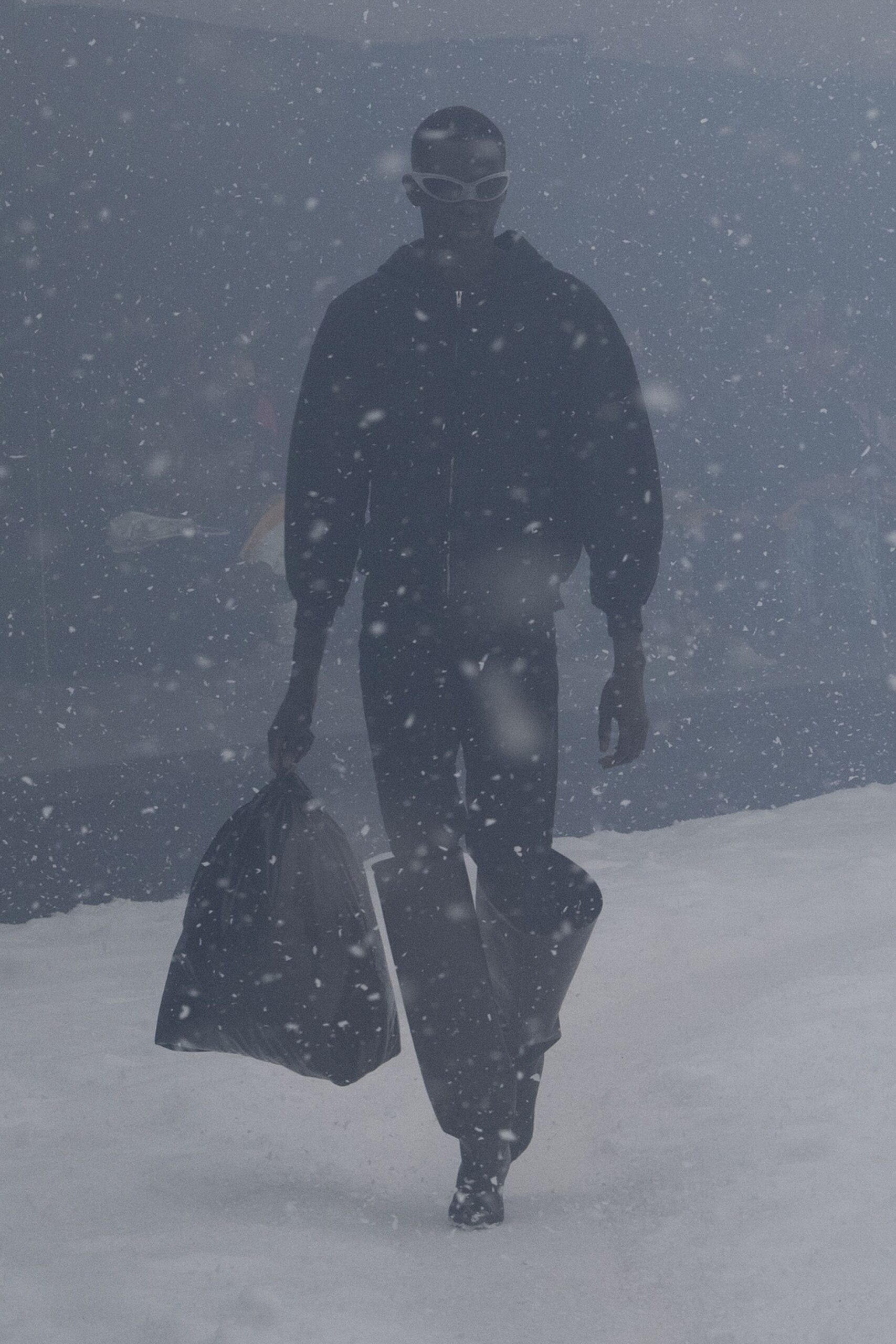 black hoodie and pants outfit