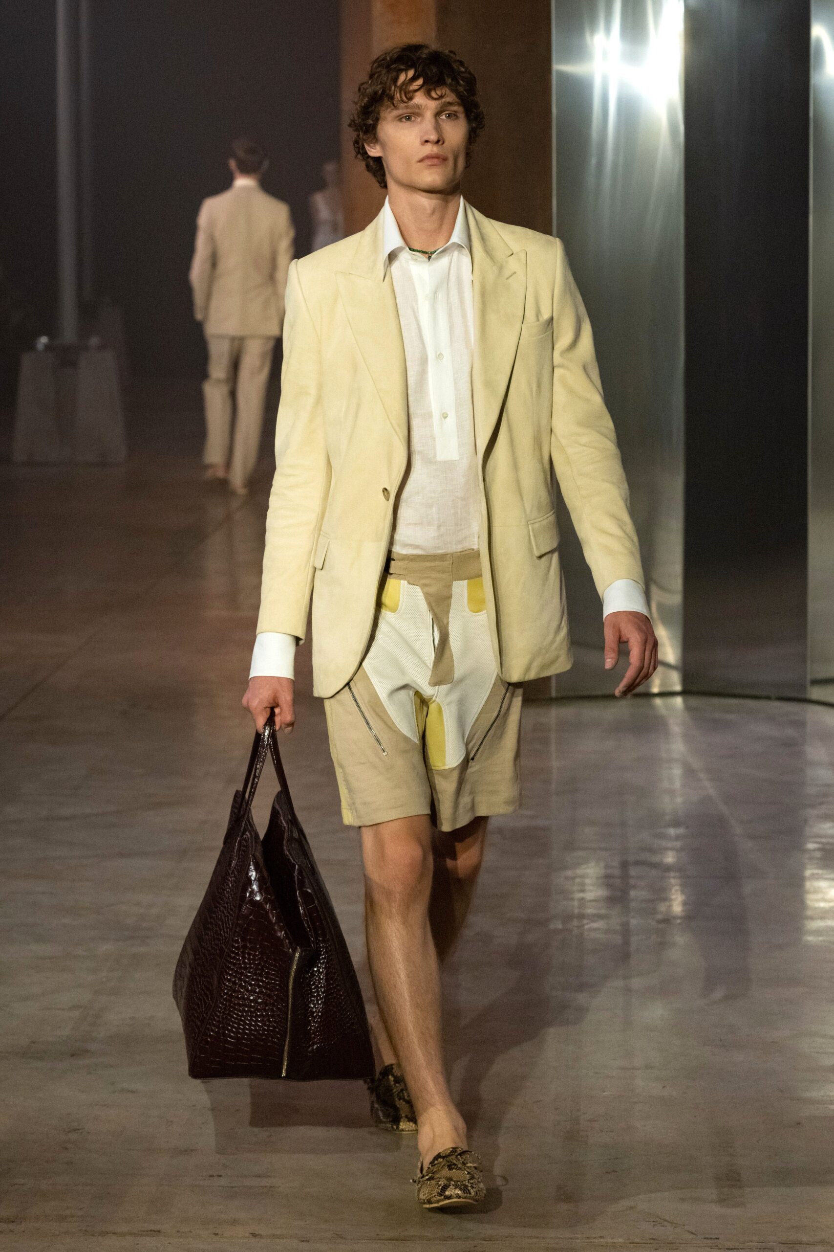 white cotton fitted zippered shorts