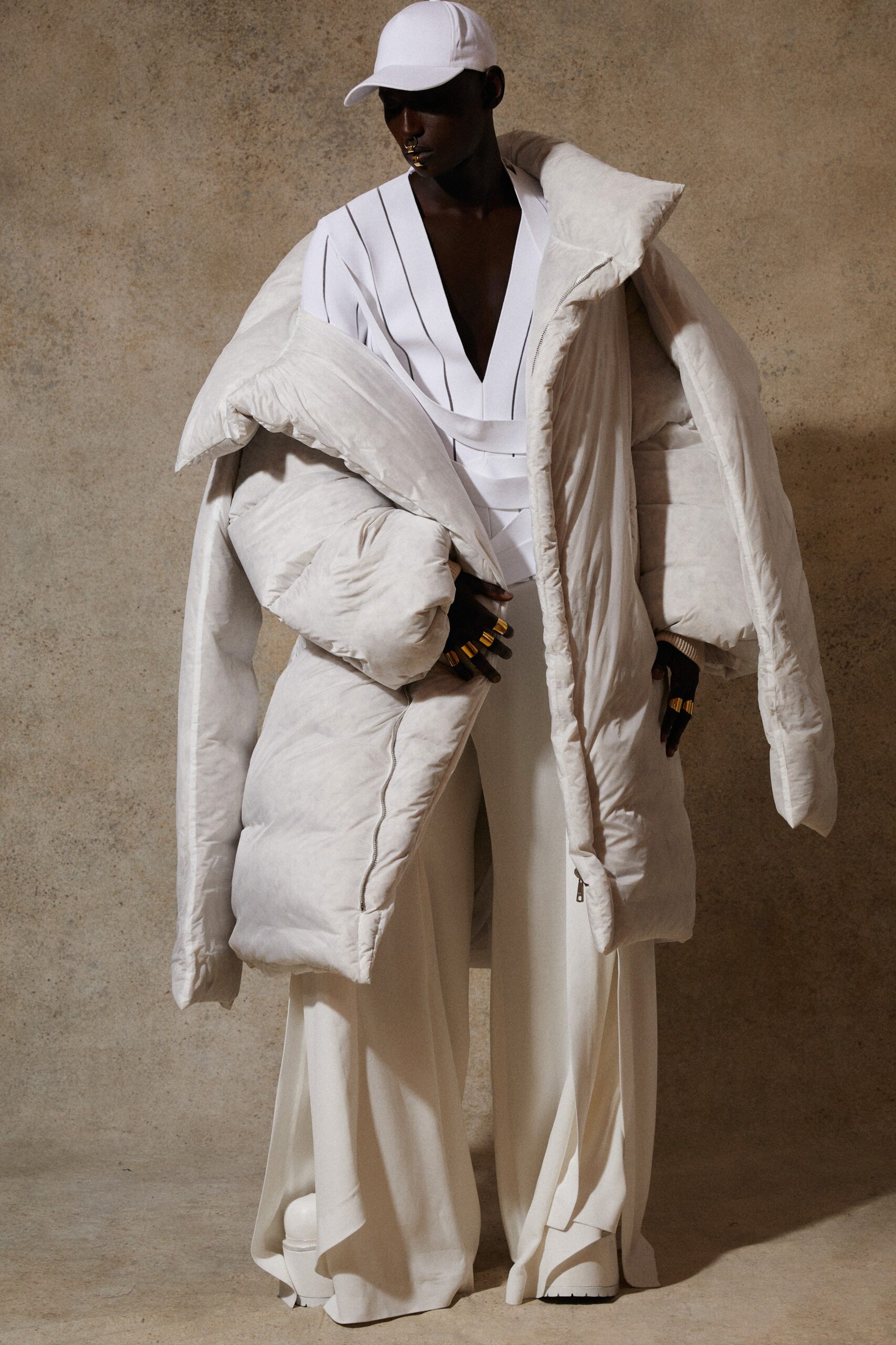 white cotton long-sleeve collared oversized padded coat