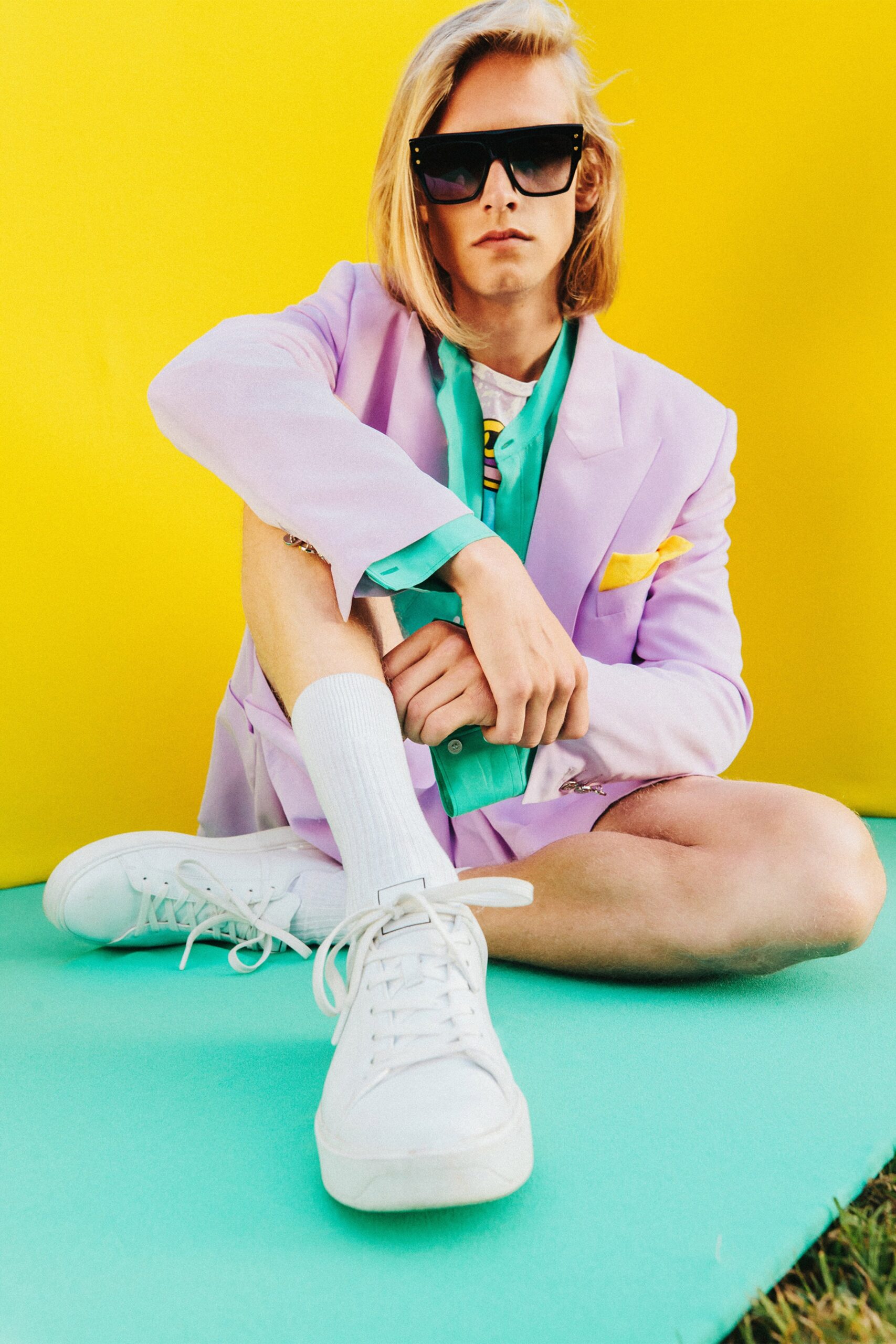 purple blazer green shirt outfit