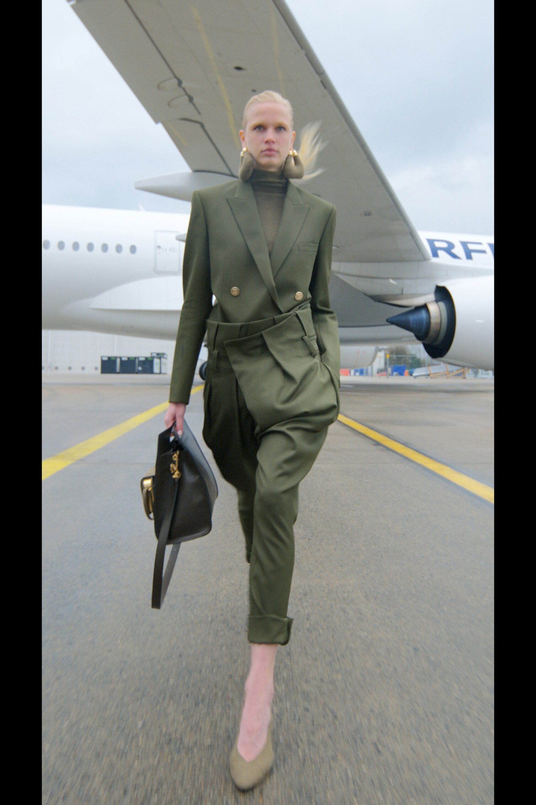 green cotton long-sleeve collared tailored buttoned wide-leg suit