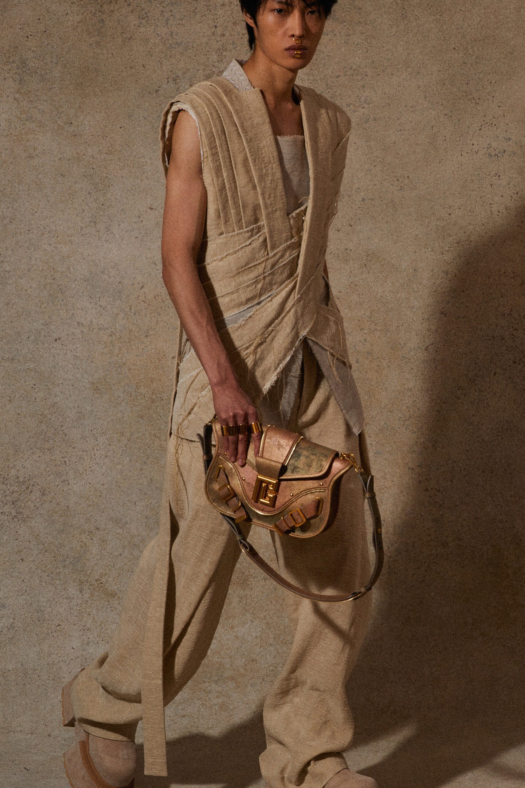 beige linen sleeveless v-neck relaxed layered top