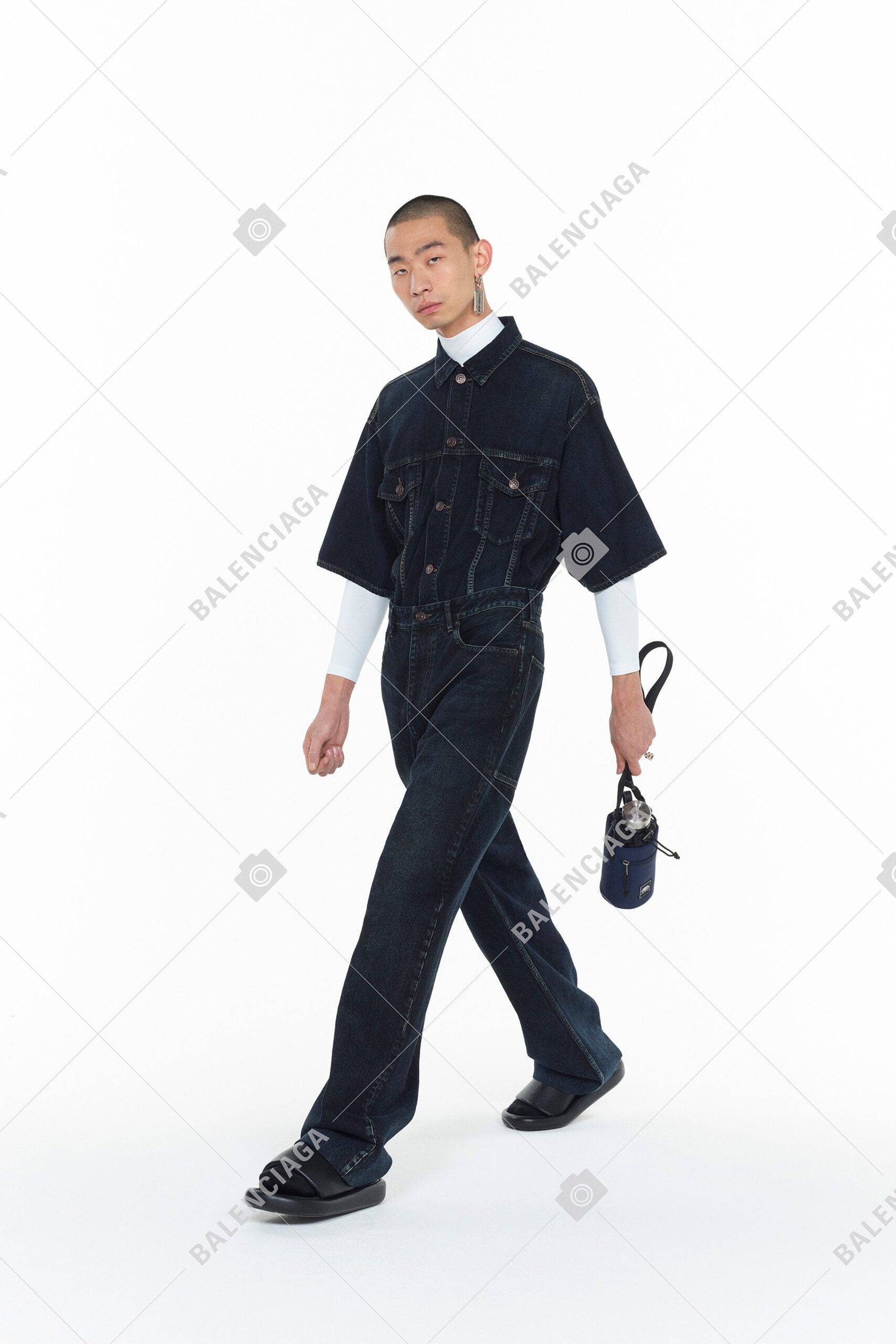 blue denim short-sleeve collared relaxed buttoned jacket
