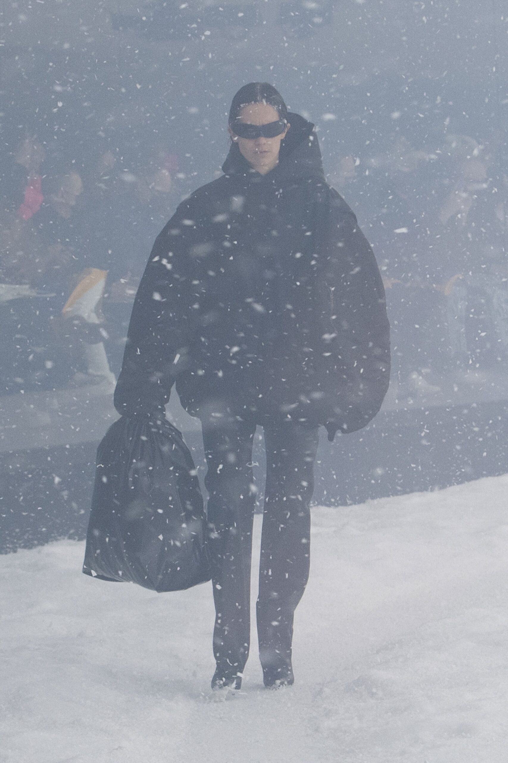 oversized black coat with slim pants