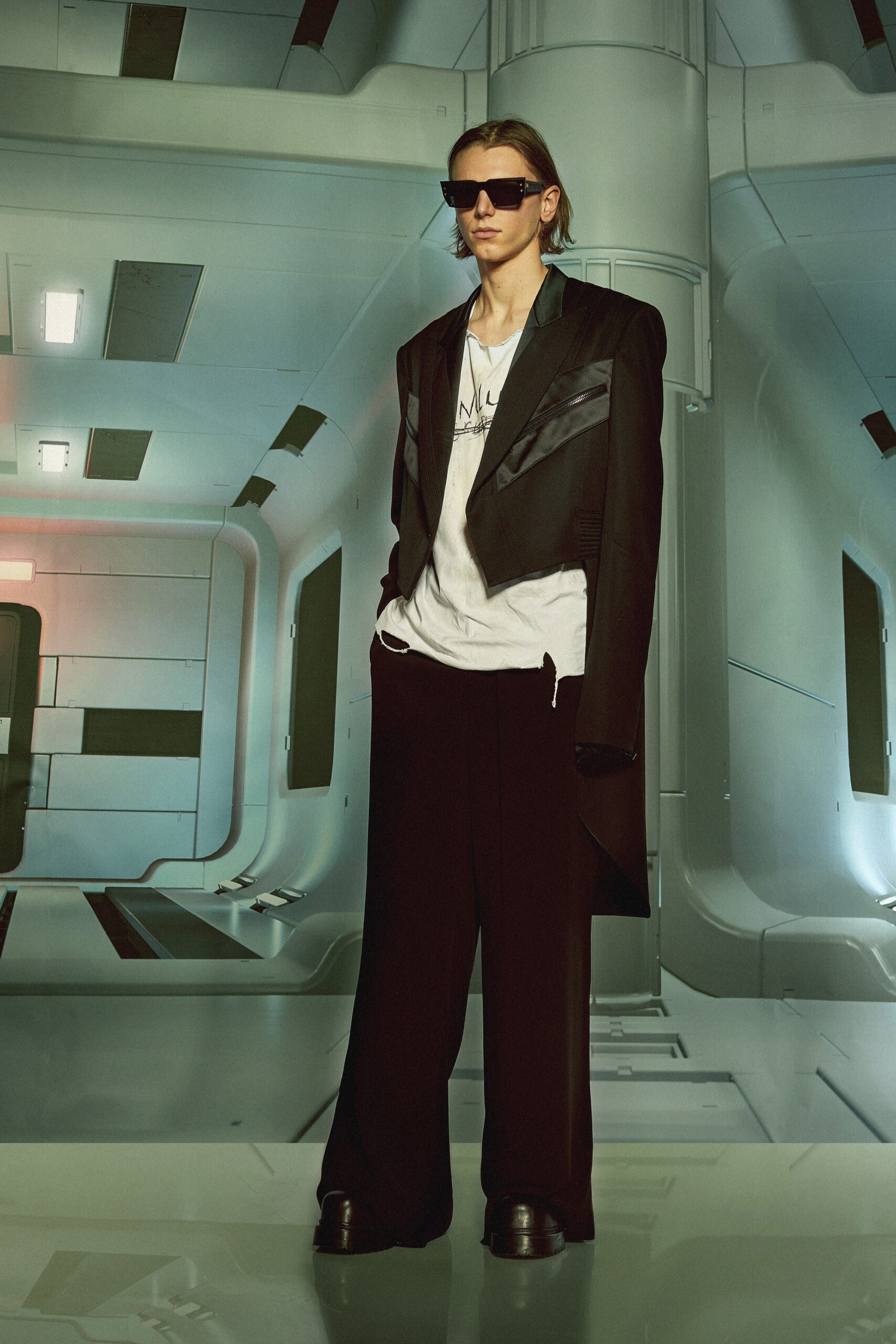 black tailored blazer with t-shirt