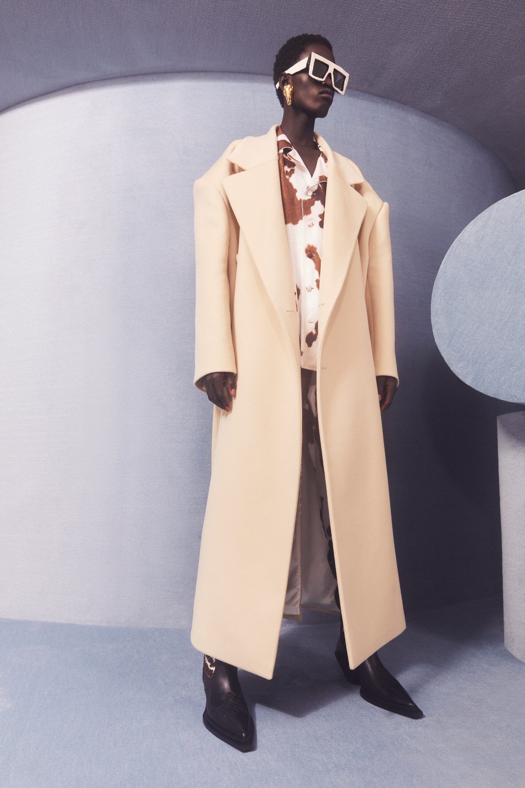 beige oversized coat with printed shirt