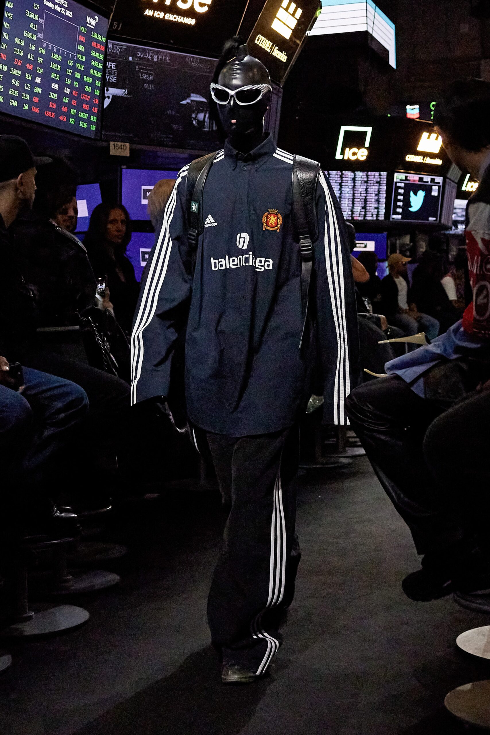 oversized black top and pants