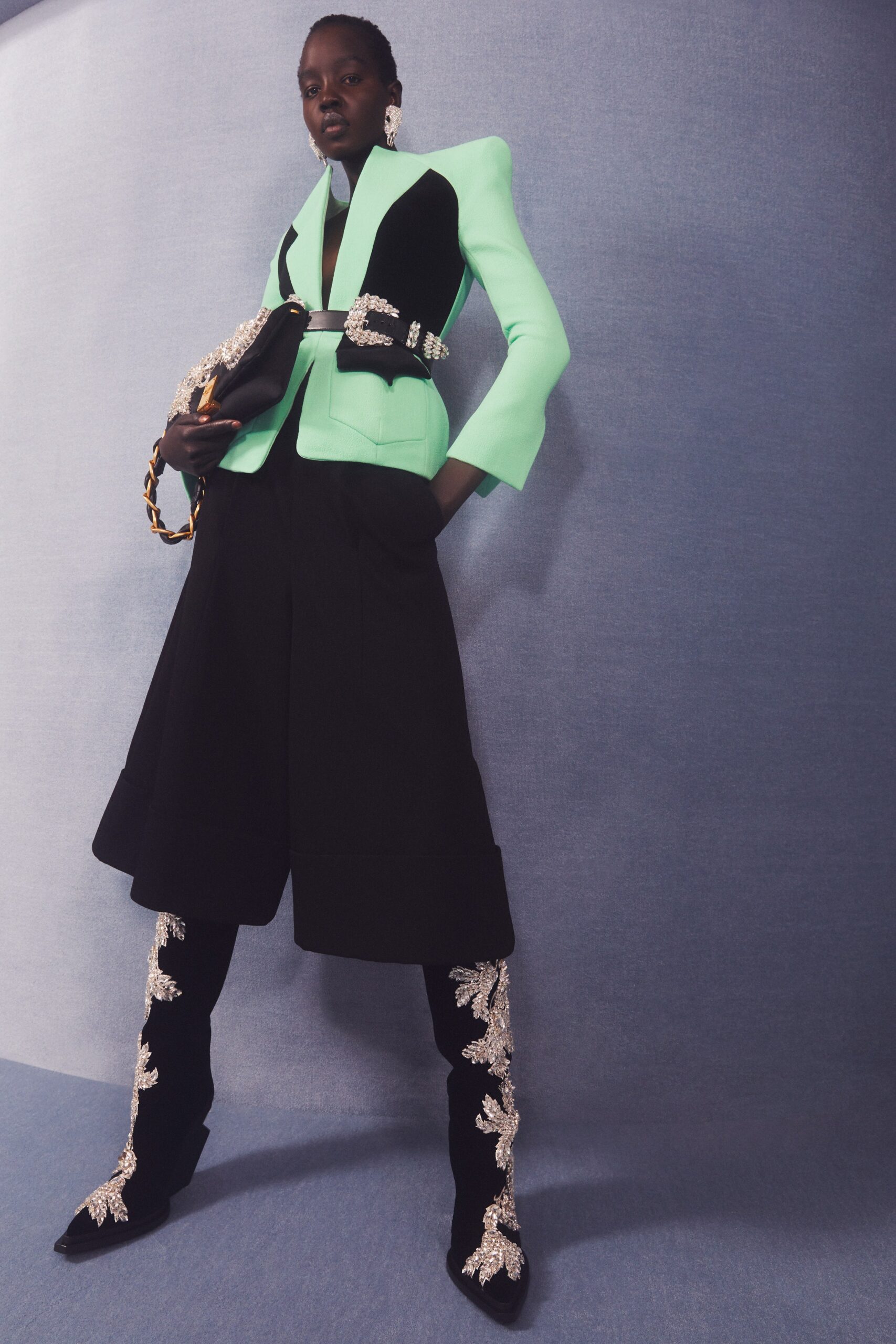 green long-sleeve collared tailored buttoned blazer
