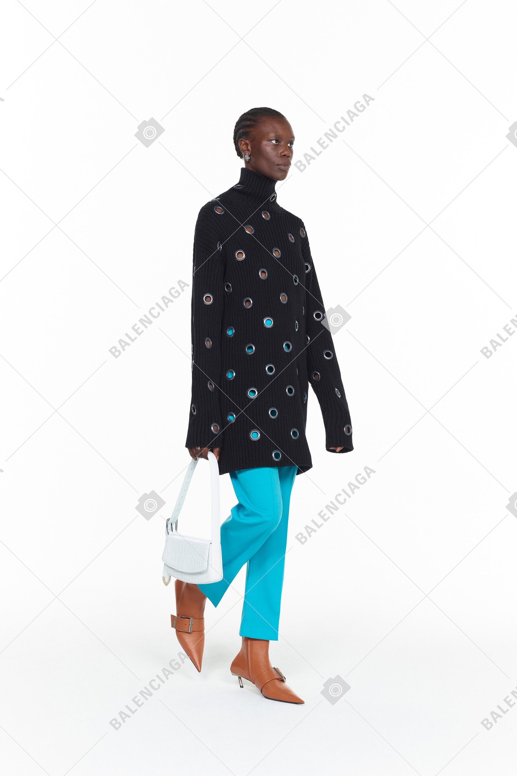 oversized black sweater with blue pants
