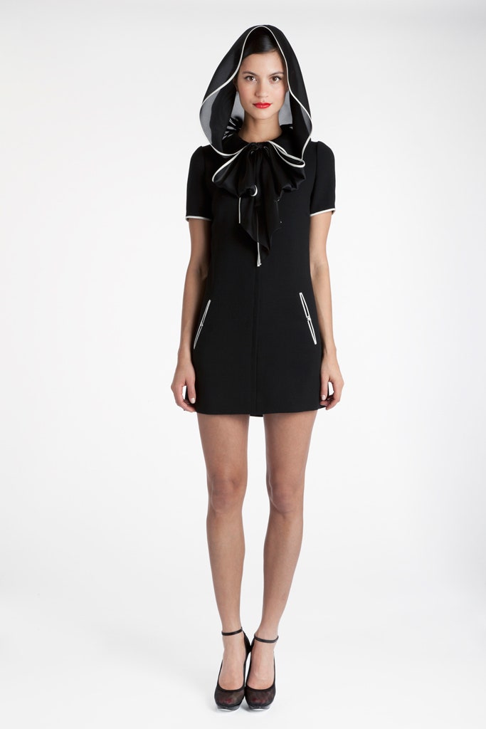 black fitted short-sleeve dress