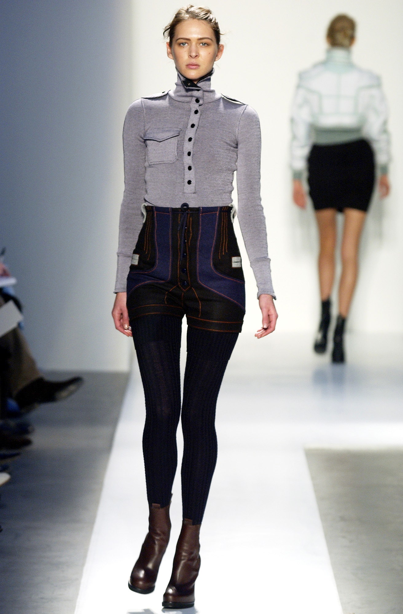 gray cotton long-sleeve collared fitted buttoned top