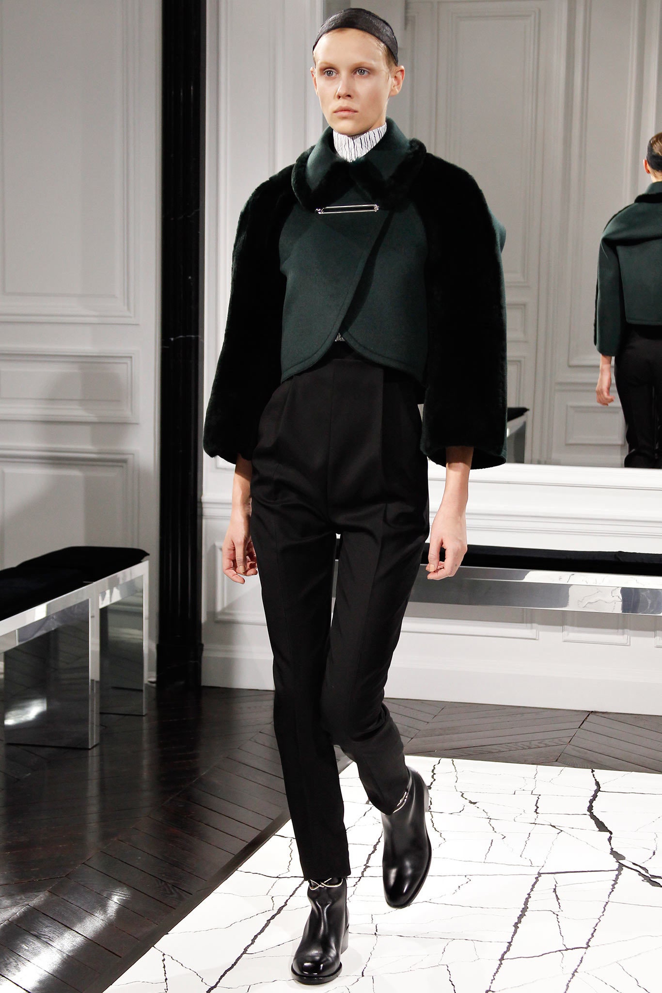 green faux-fur short-sleeve collared structured layered cape