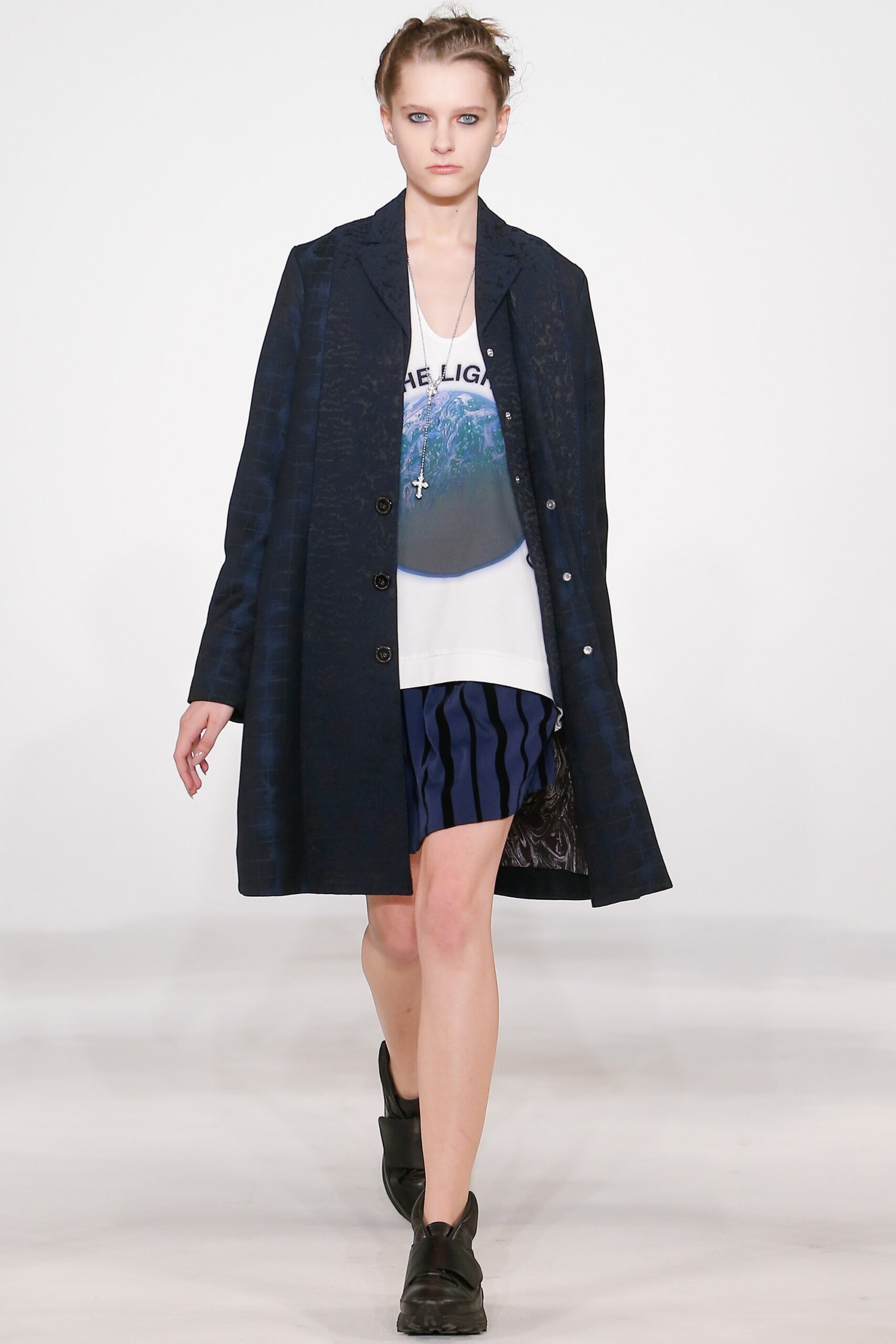 blue cotton long-sleeve collared relaxed buttoned coat