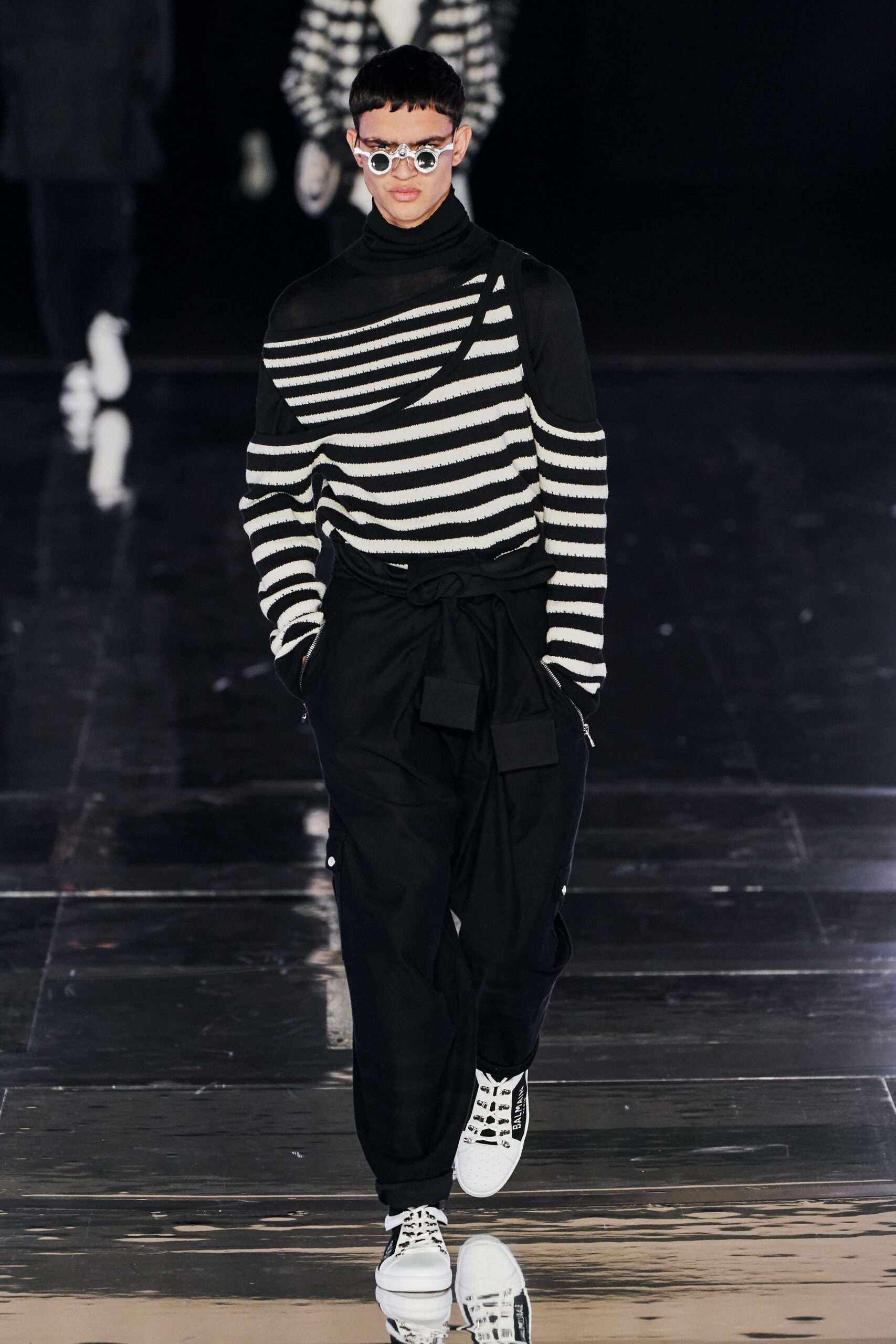 black cotton relaxed cargo pants