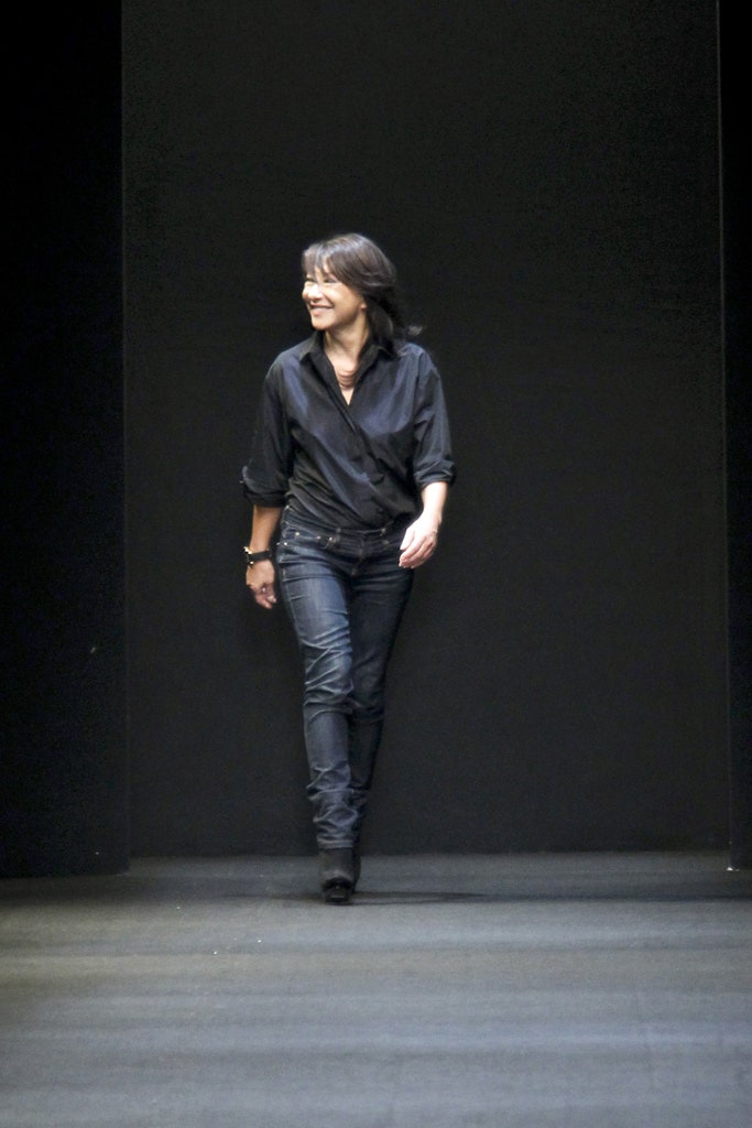 black fitted shirt and blue jeans