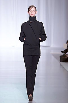 black fitted jacket and pants