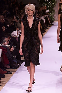 black lace sleeveless dress