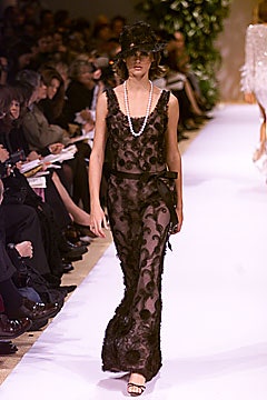 black lace sleeveless dress