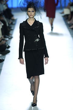 black fitted midi dress with hat