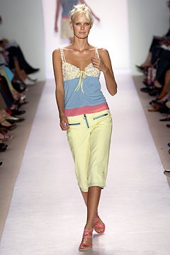 color-blocked fitted top with relaxed shorts