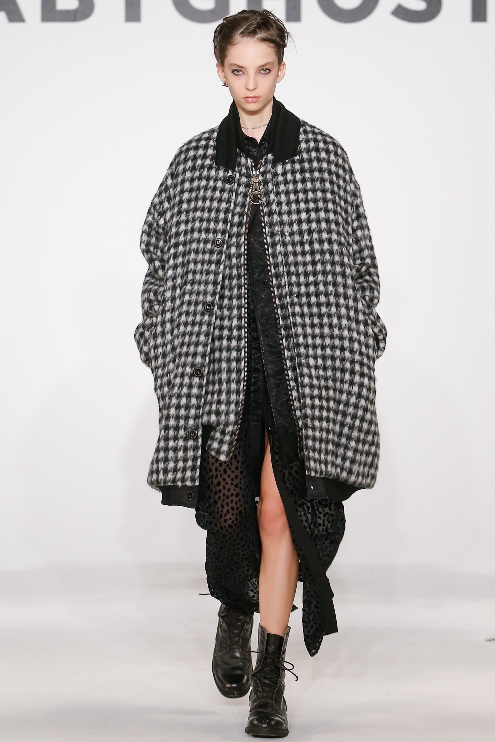 black wool long-sleeve collared oversized checked coat