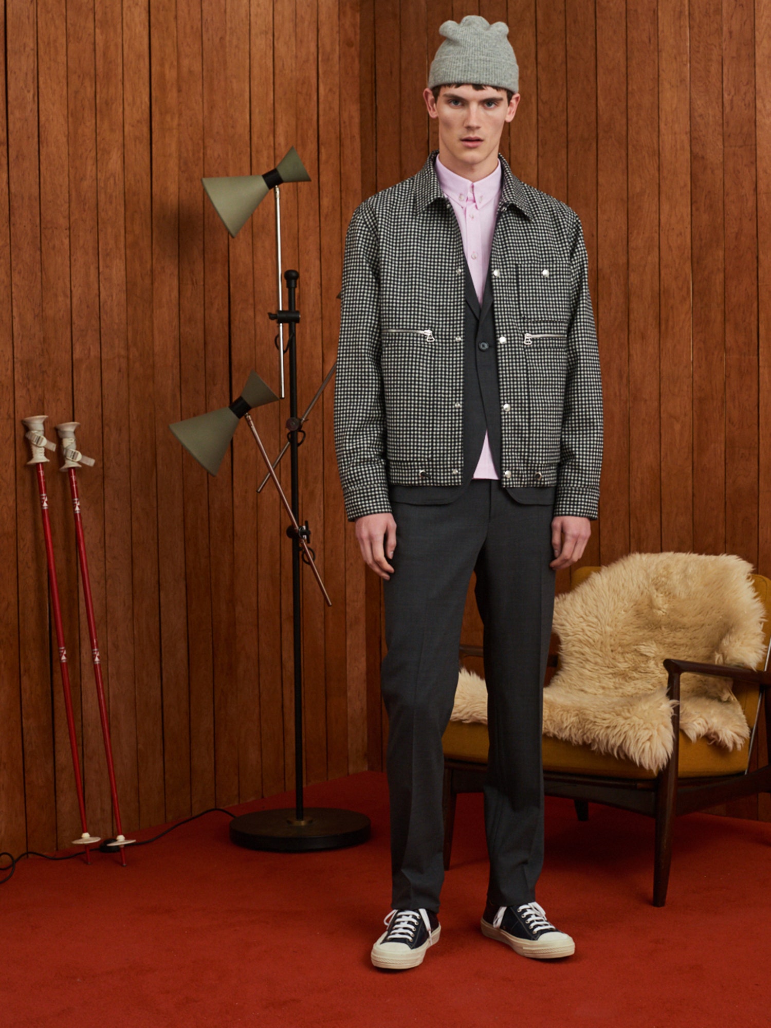 pink cotton short-sleeve collared fitted shirt
