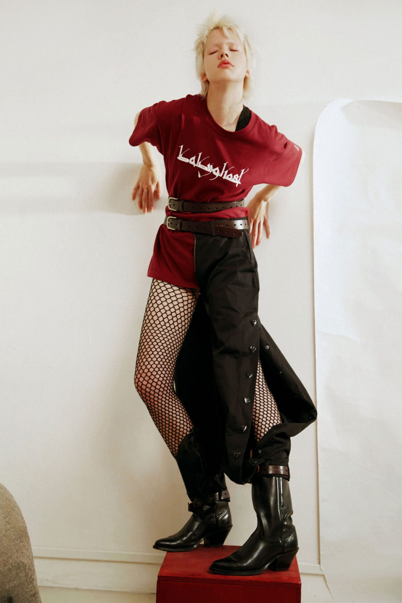 red t-shirt black pants boots