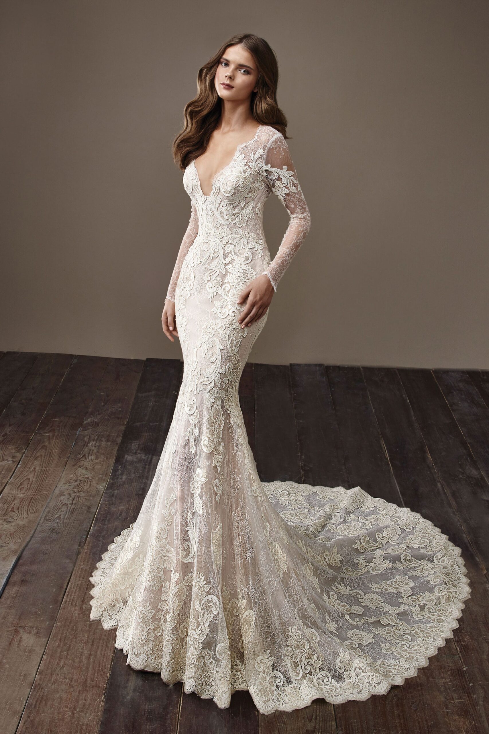 ivory lace fitted gown