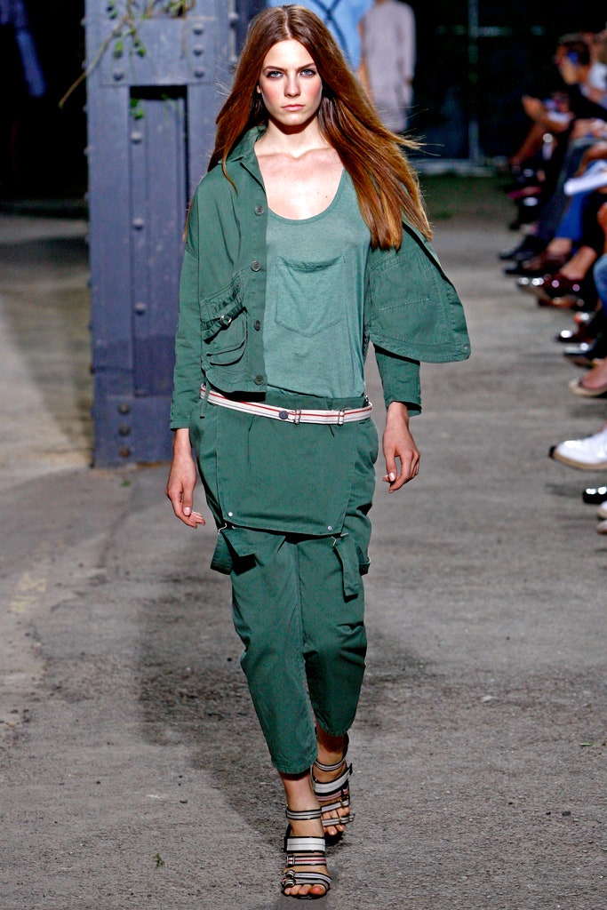 green cotton outfit with strappy shoes