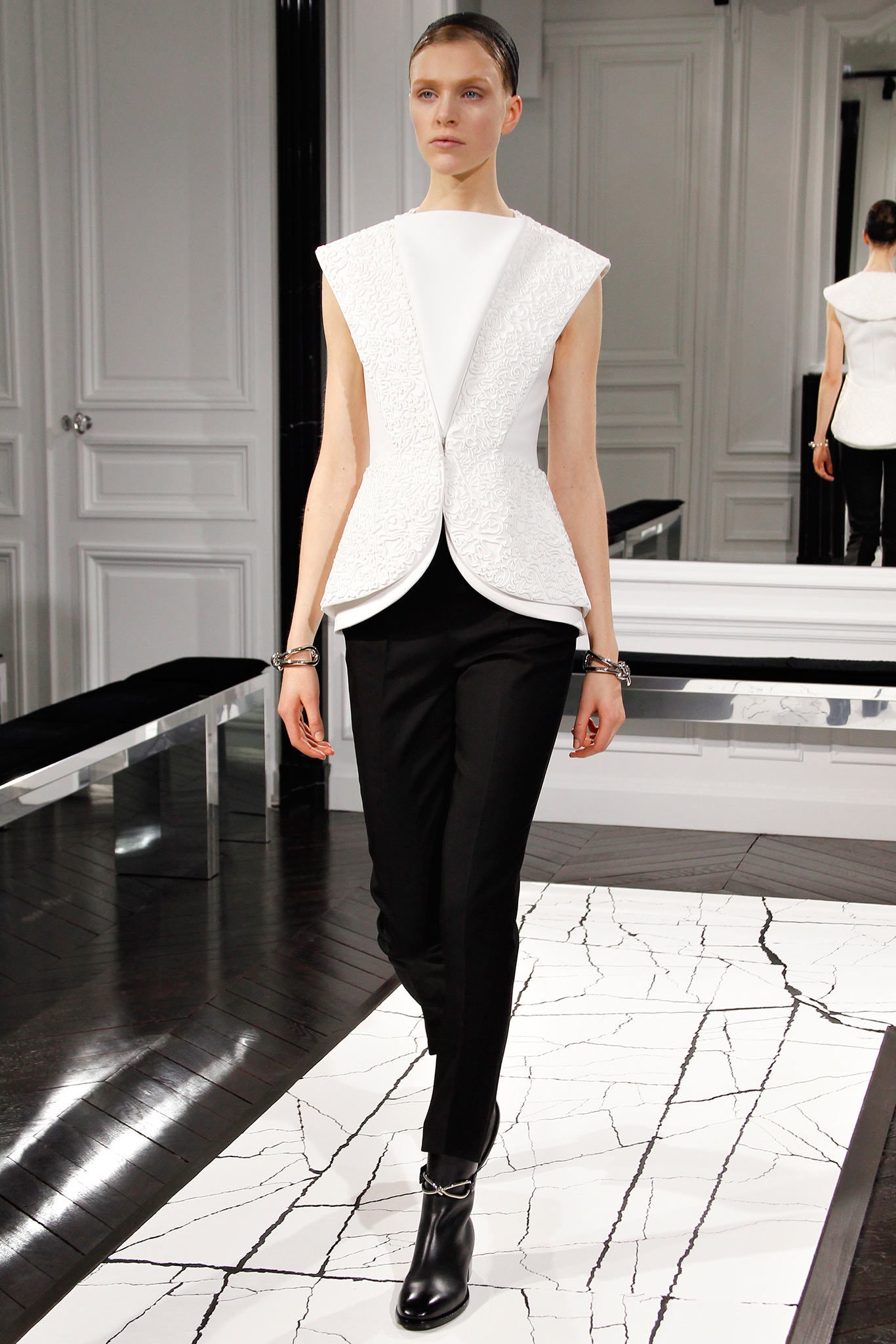 white silk sleeveless collared fitted structured blazer