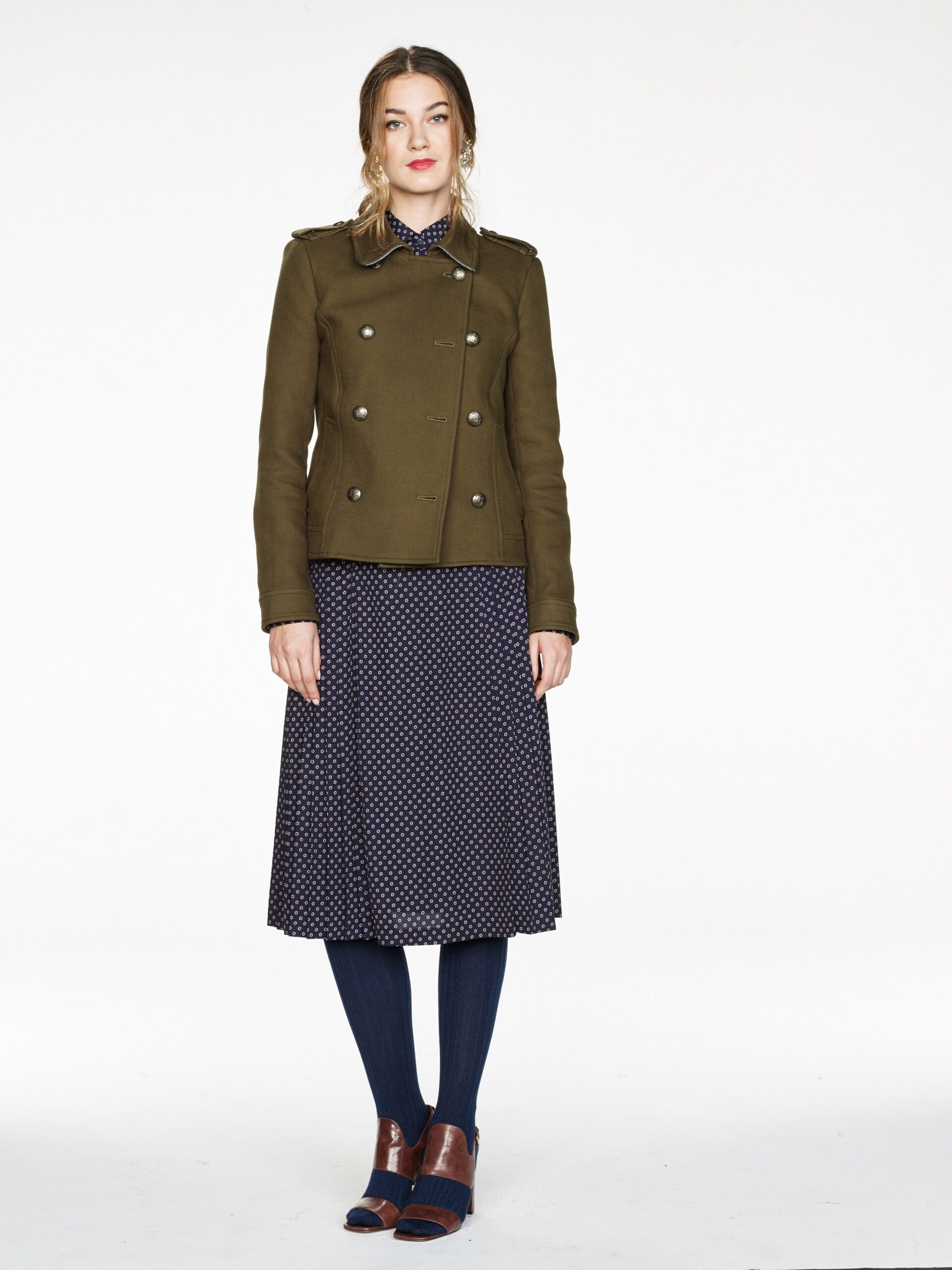 green cotton long-sleeve collared fitted buttoned jacket