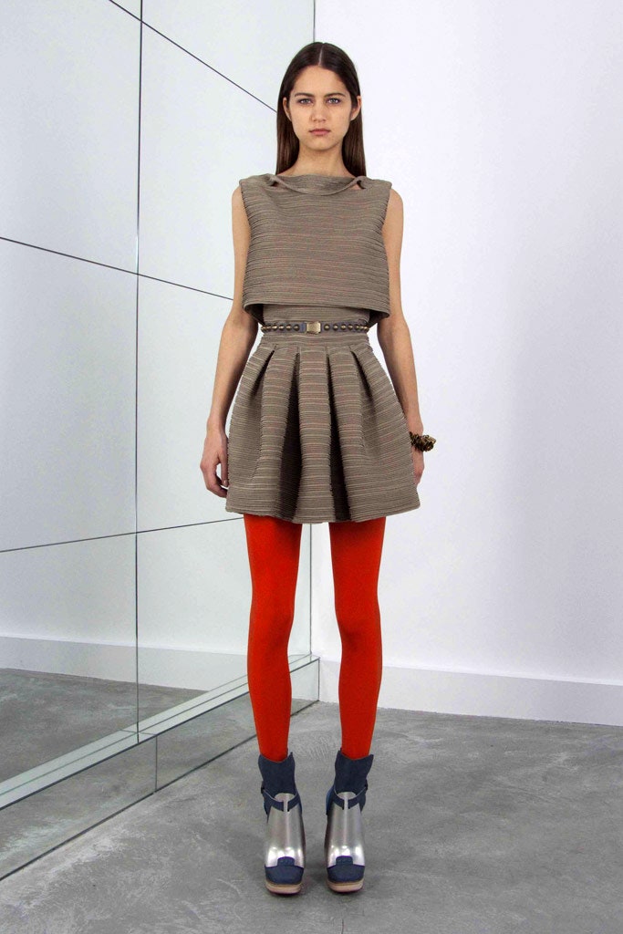 red fitted leggings