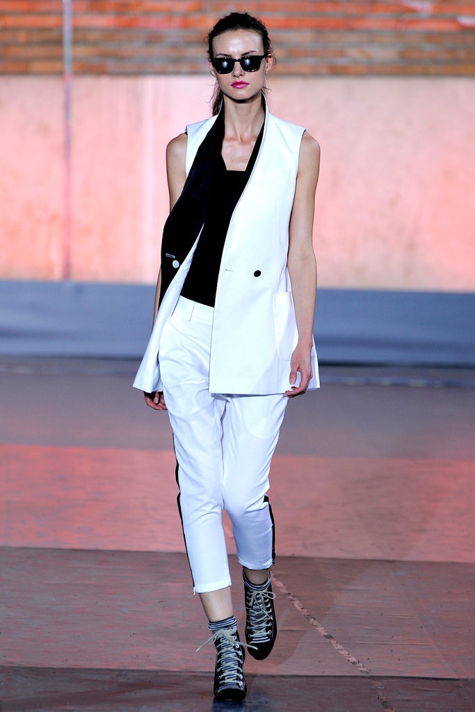 white cotton slim zippered pants