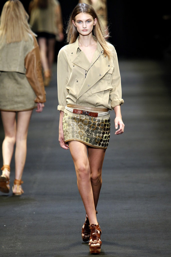 beige cotton long-sleeve collared fitted buttoned jacket