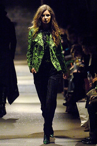green long-sleeve collared fitted printed blazer