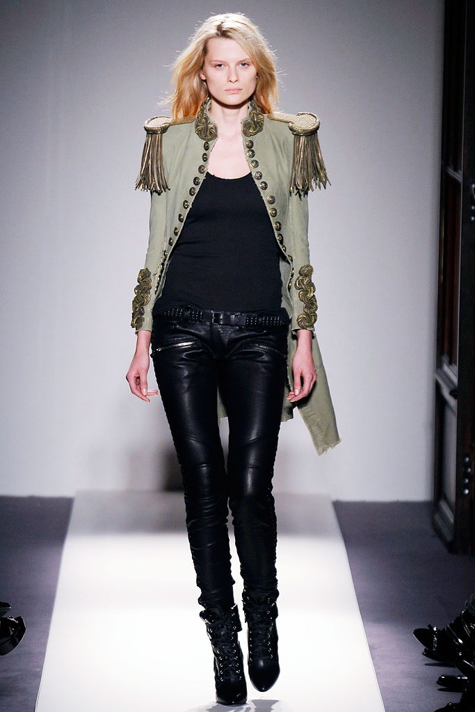 green cotton long-sleeve collared fitted buttoned embroidered jacket