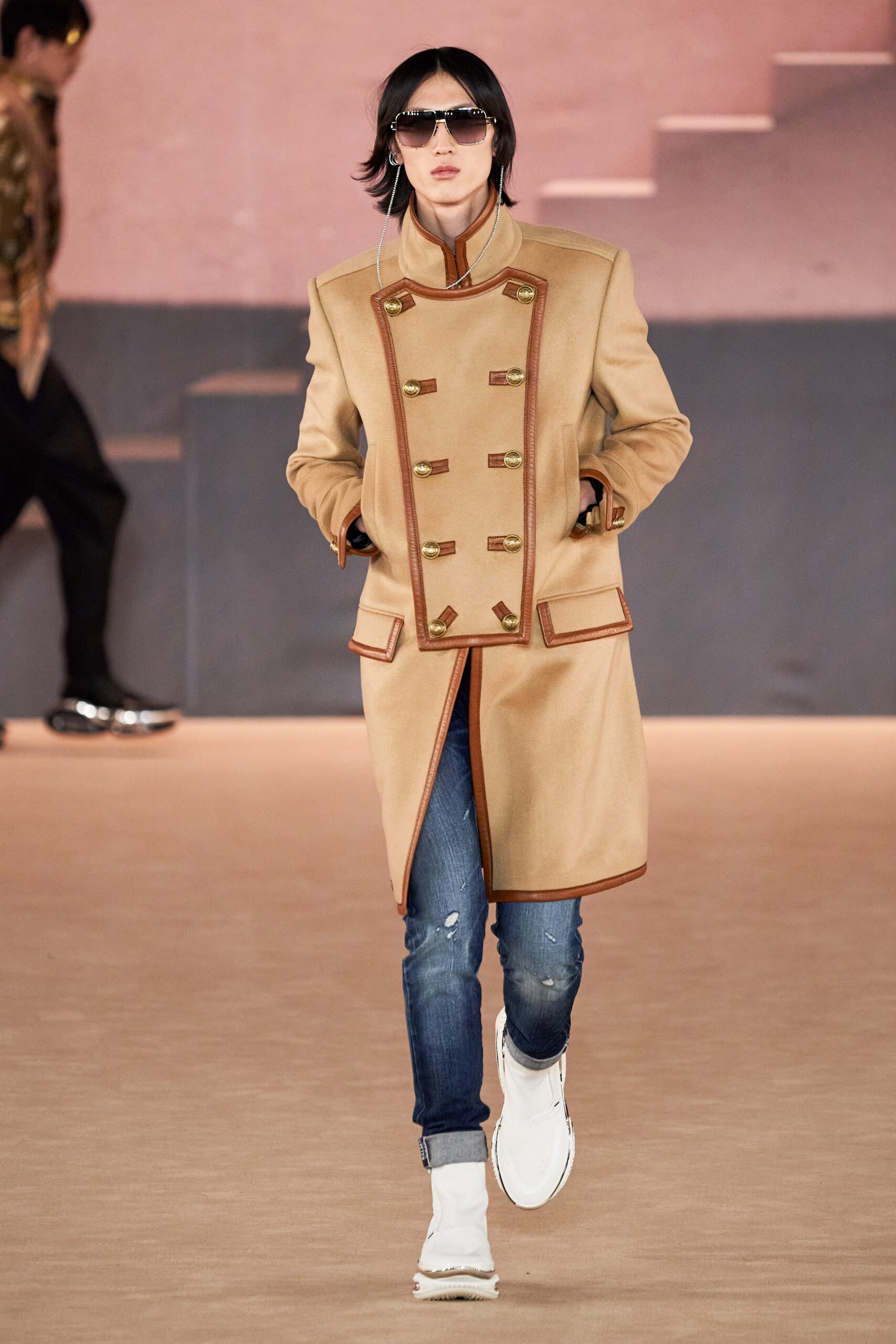 beige wool long-sleeve collared fitted buttoned coat