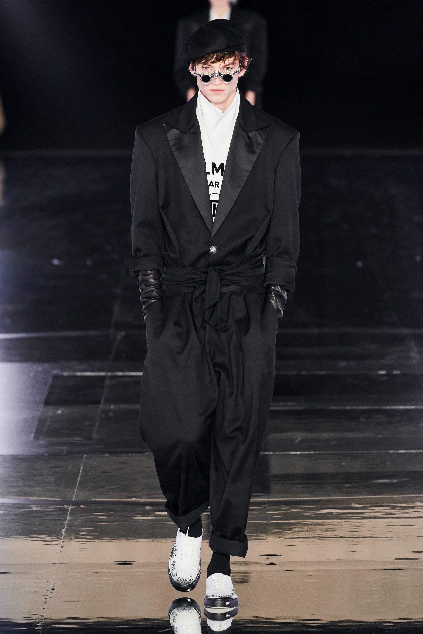oversized black jacket with white shirt