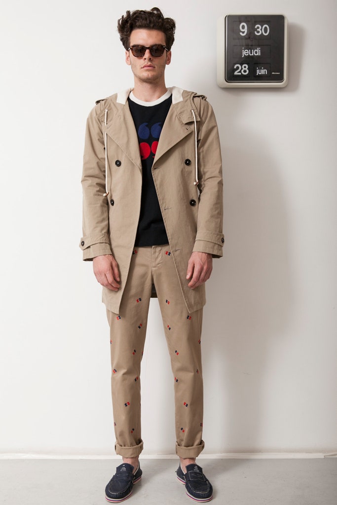 black cotton long-sleeve collared fitted printed sweater