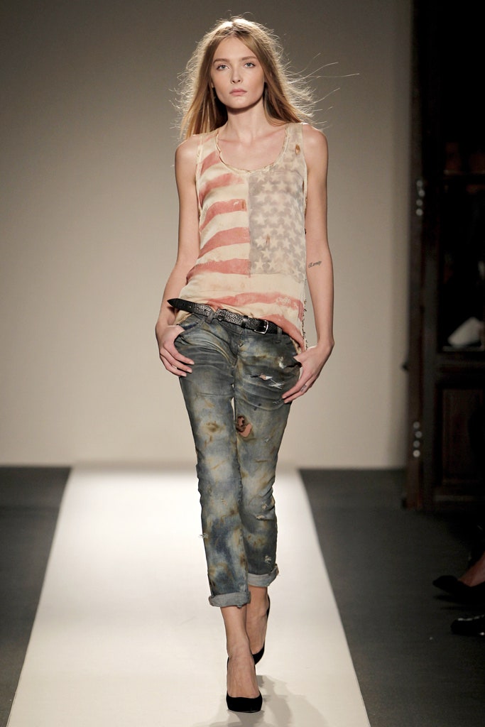 red white blue tank top with jeans