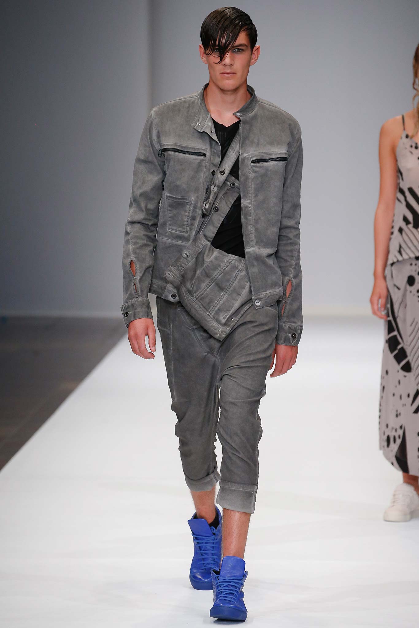 gray fitted jacket and pants