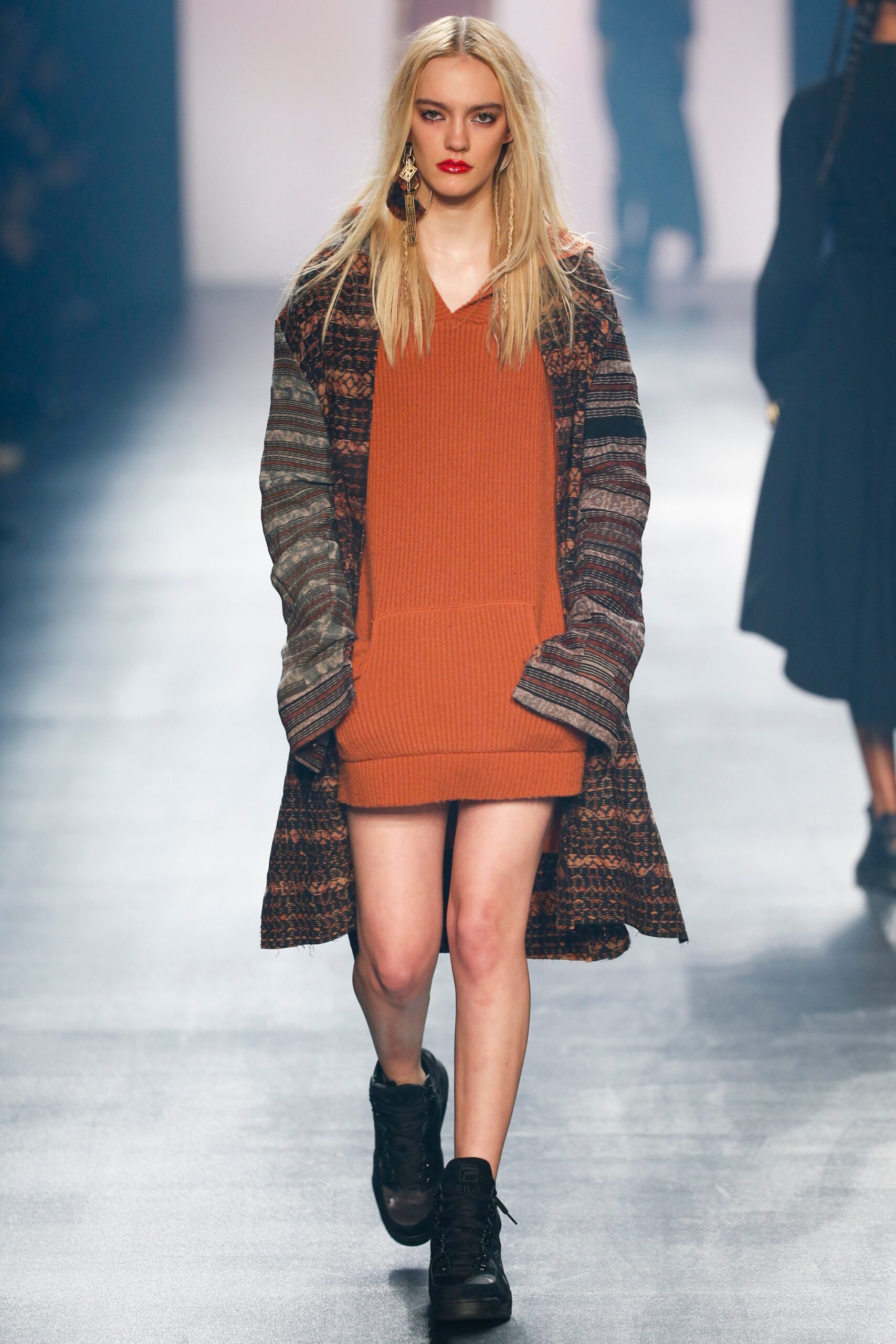 brown wool long-sleeve relaxed layered coat