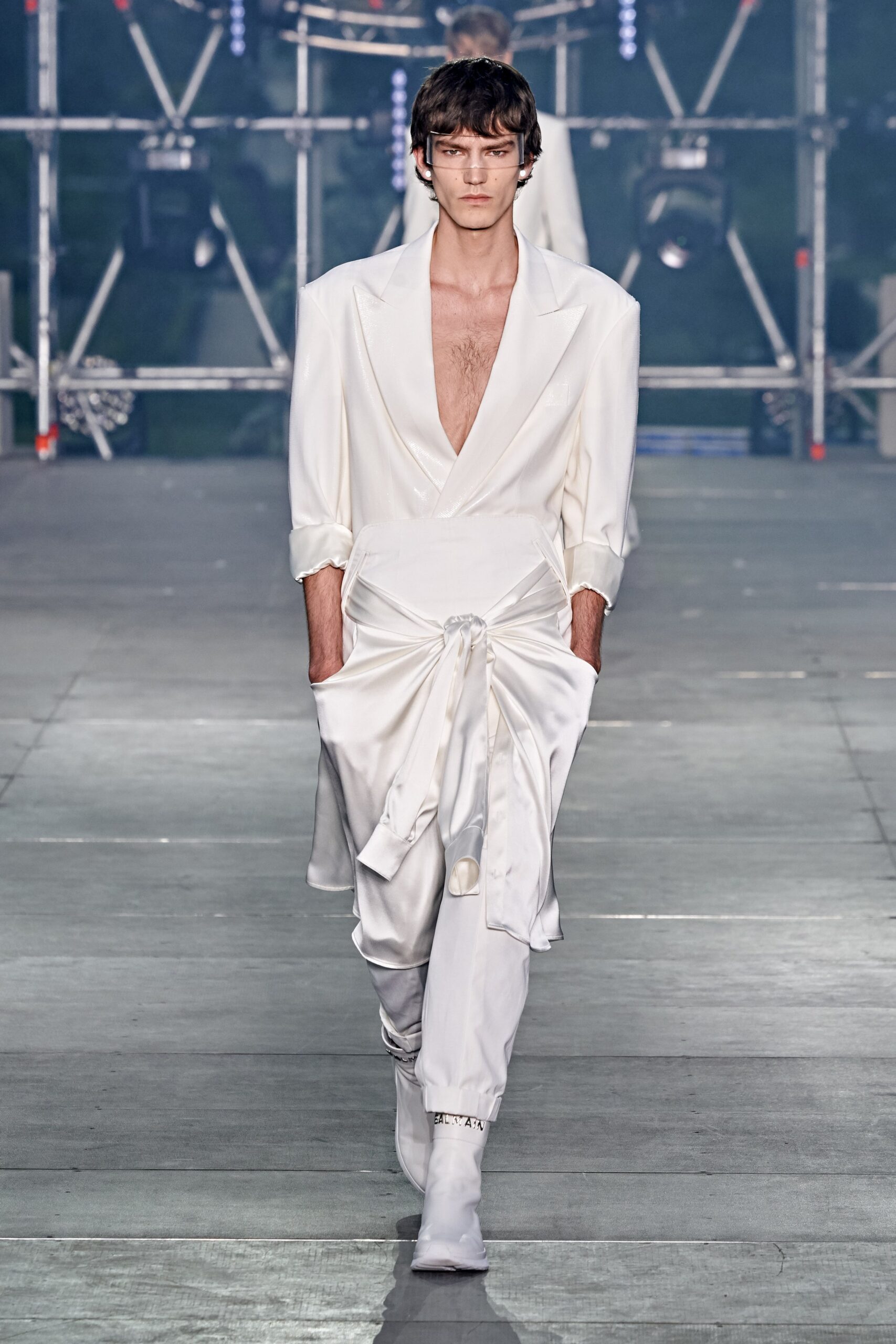 white silk fitted high-waisted zippered pockets pants