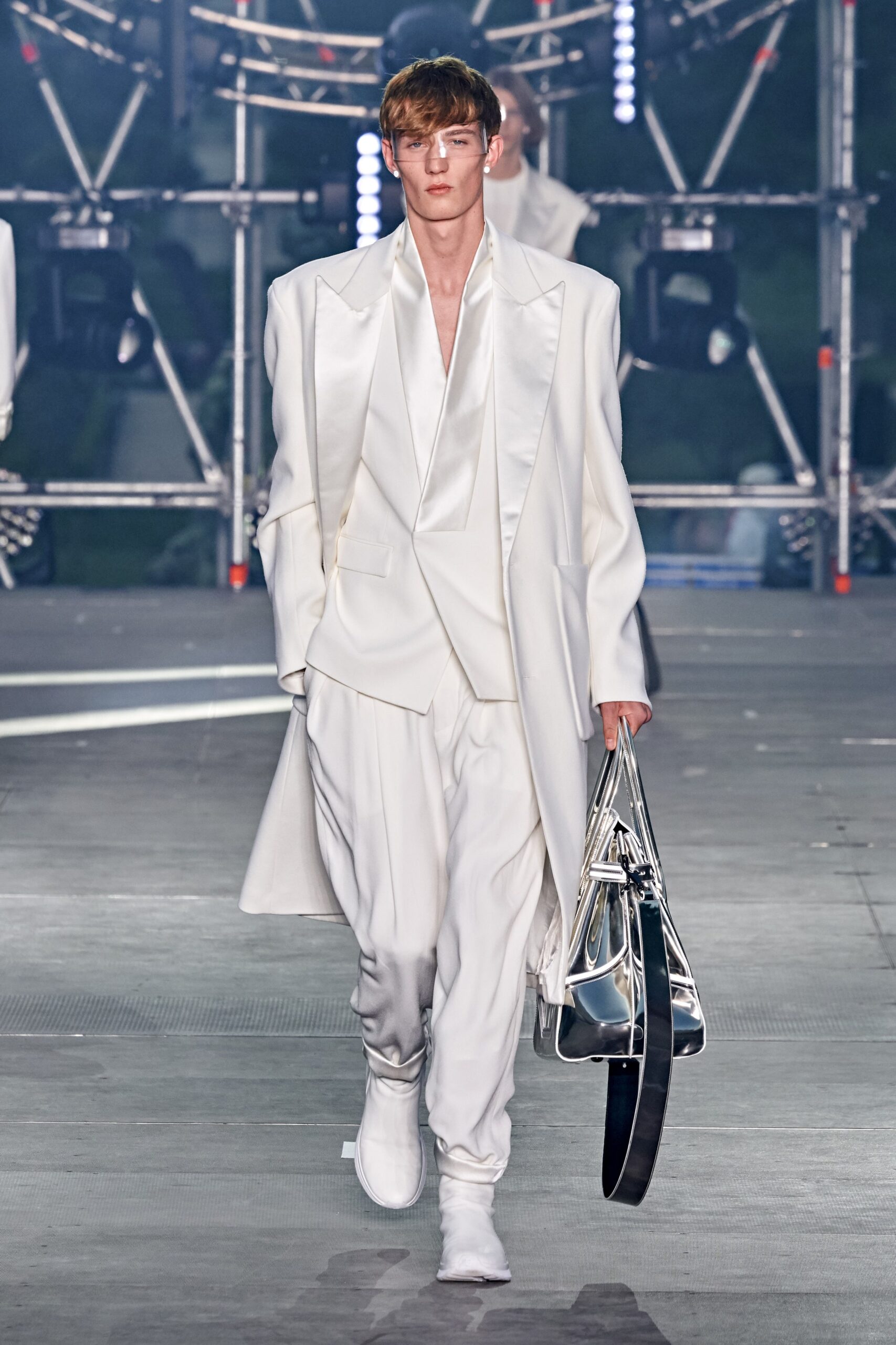 white silk long-sleeve collared tailored buttoned suit