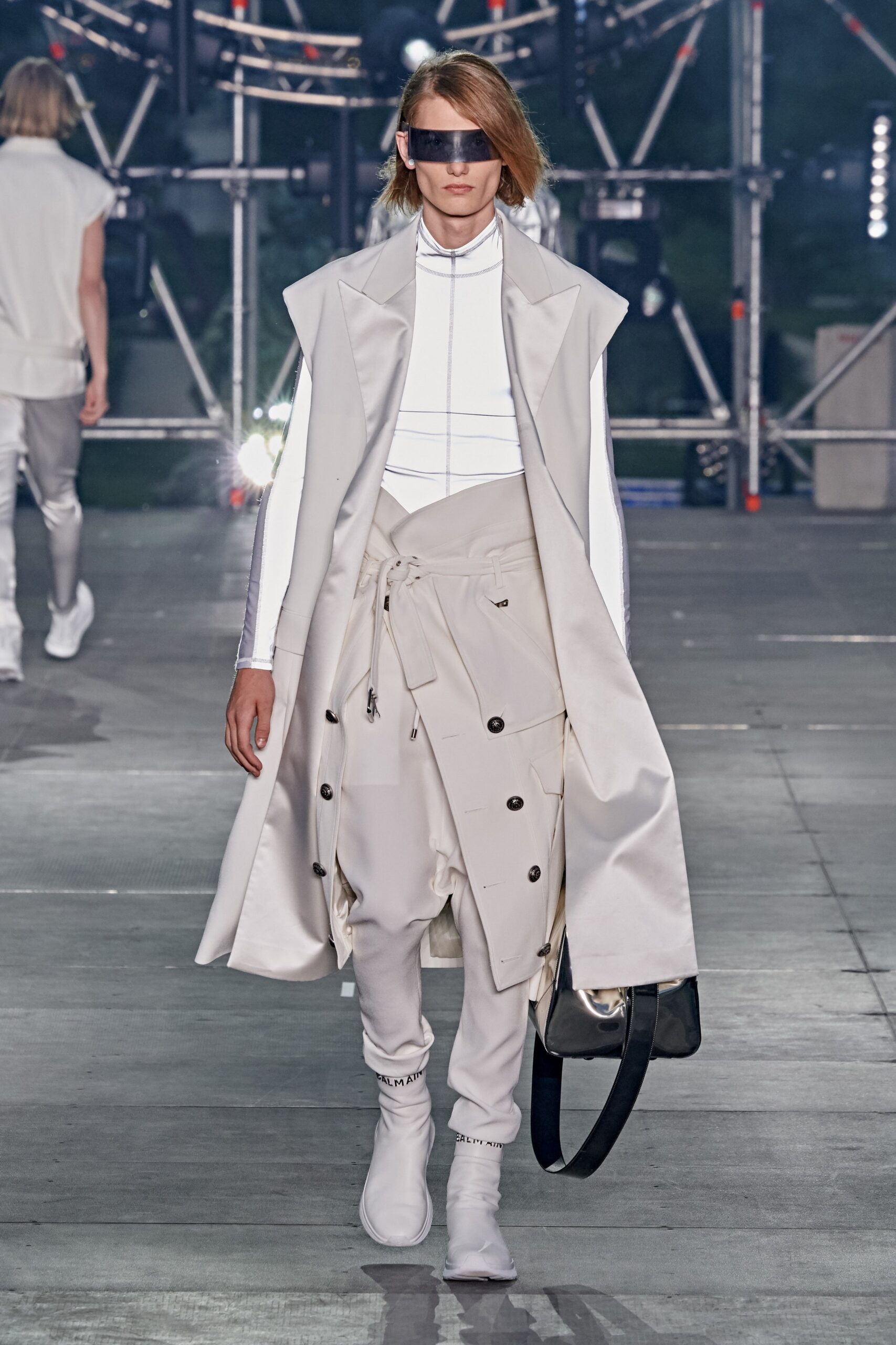 white silk long-sleeve collared relaxed buttoned coat