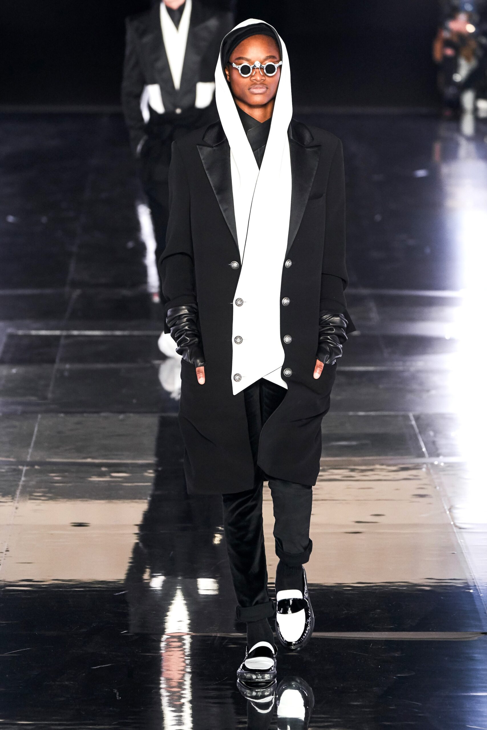 black wool long-sleeve collared fitted layered zippered coat