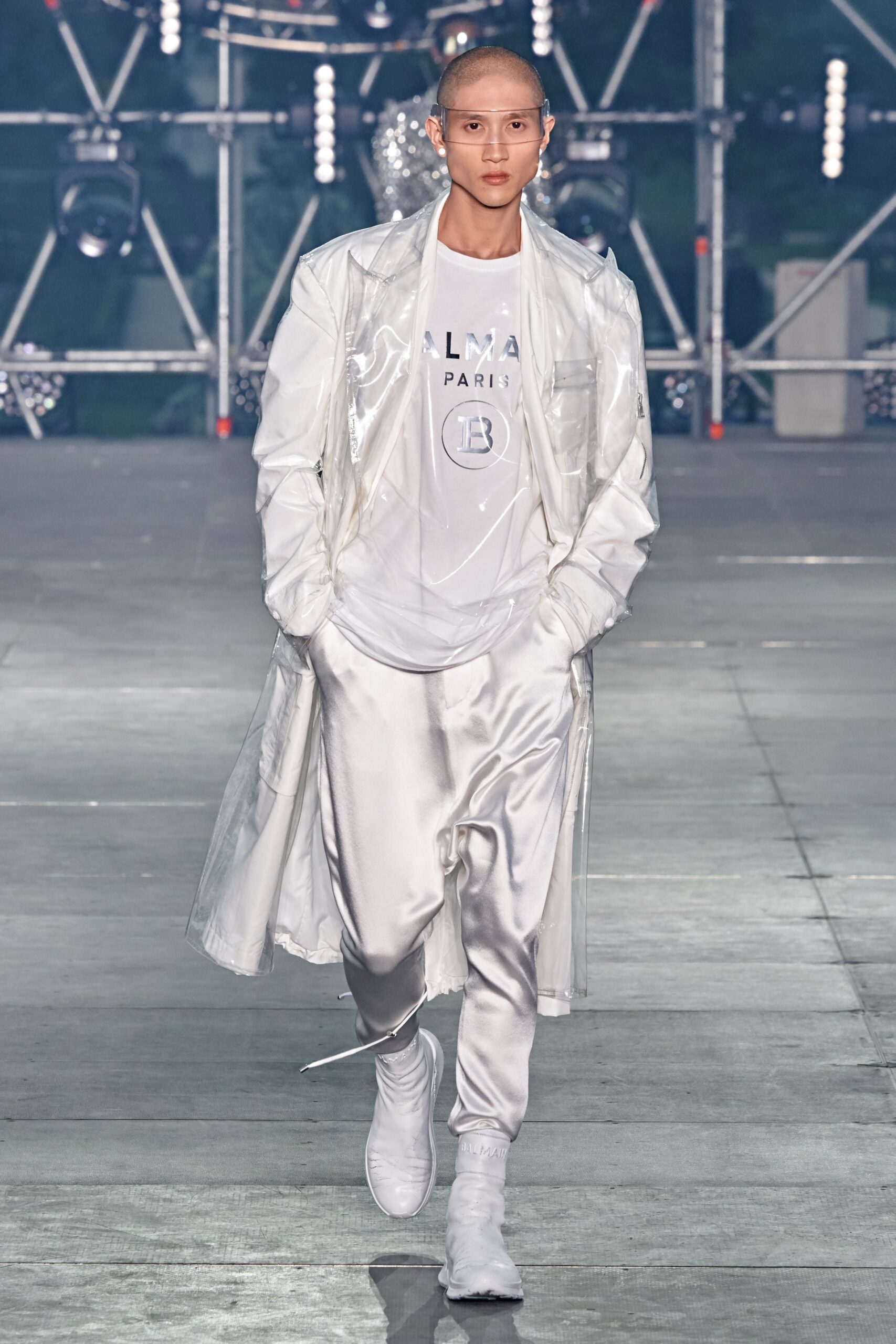 white vinyl long-sleeve collared relaxed zippered shiny coat