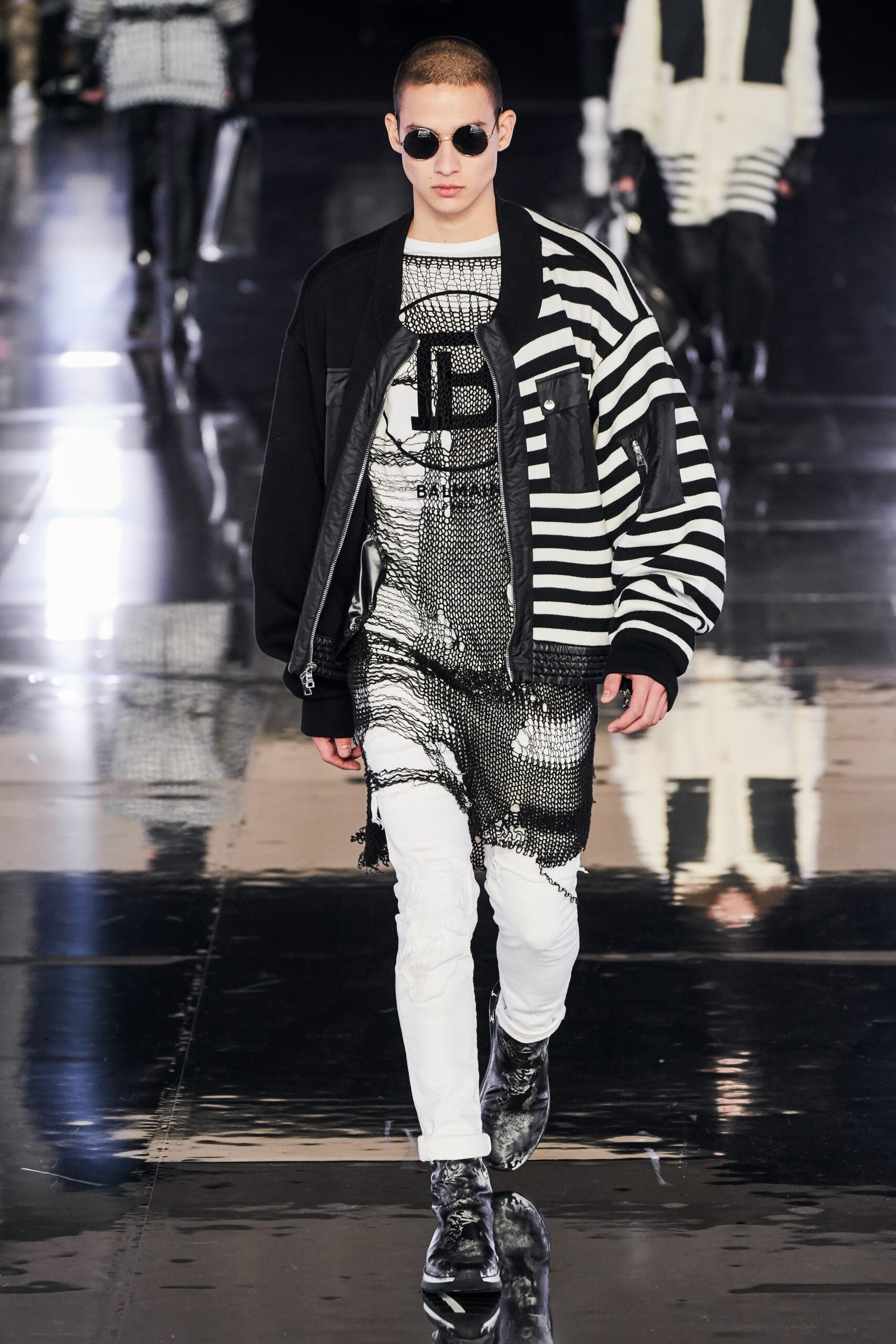 black cotton long-sleeve collared oversized zippered buttoned jacket